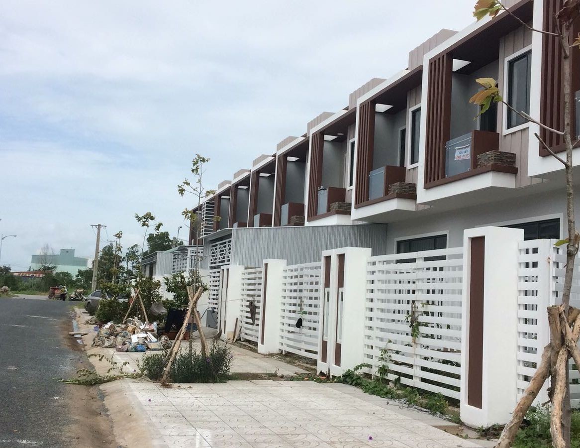 Cần bán 2 căn liền kề đường Trương Định, Phú Cường