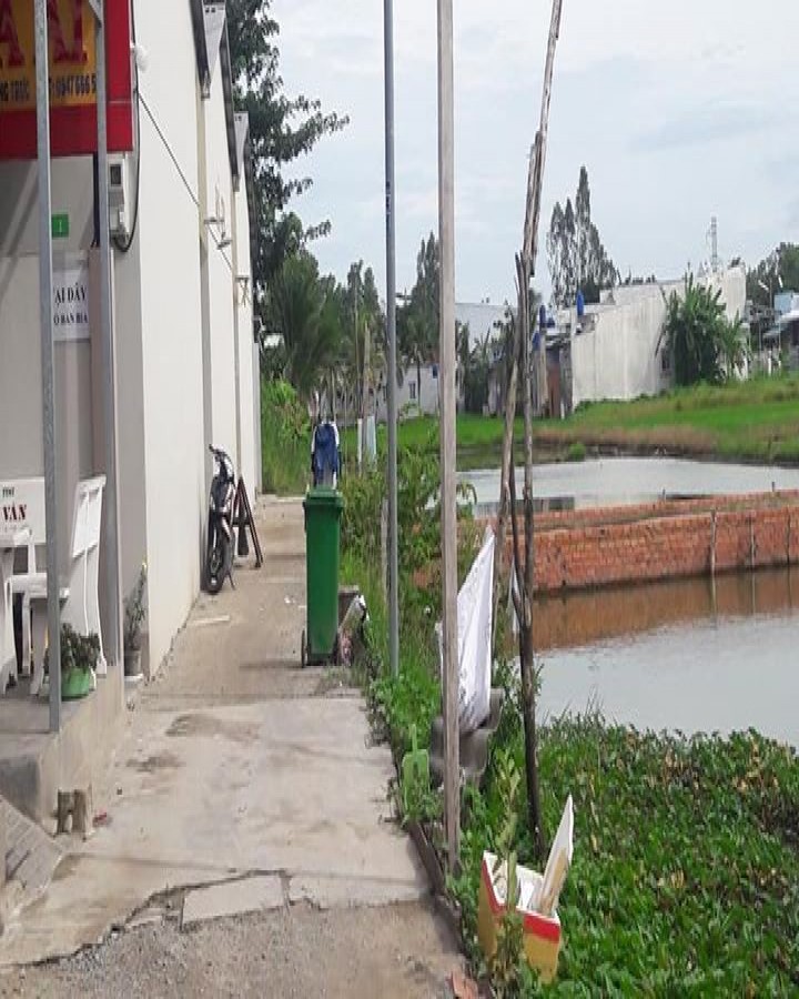Cần ra nhanh nền, hẻm 839 Nguyễn Trung Trực, phường An Bình, 0948369436.