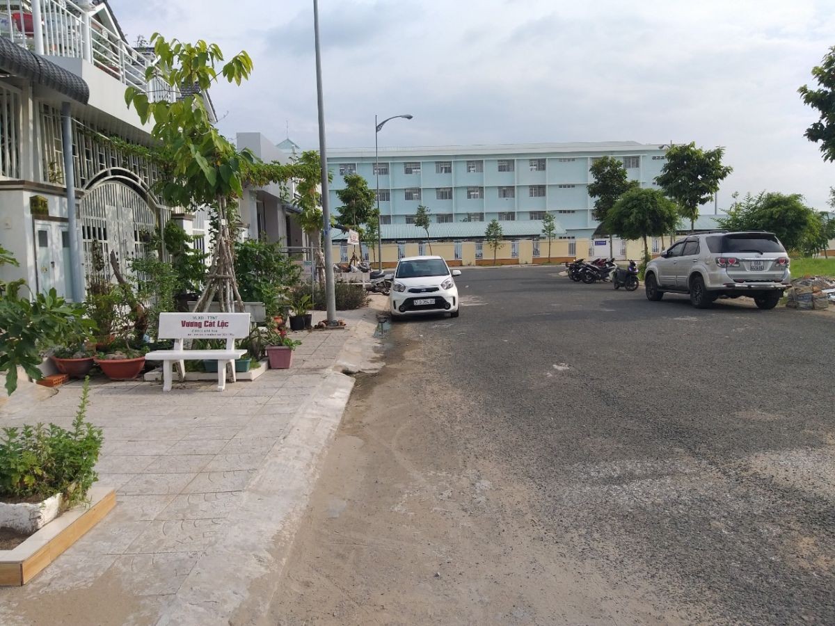Nhà thô 1 trệt 1 lầu, Lô P20, Khu đô thị Phú Cường, An Hòa, Rạch Giá, Giá 2.8 tỷ.   (MSNV 02)