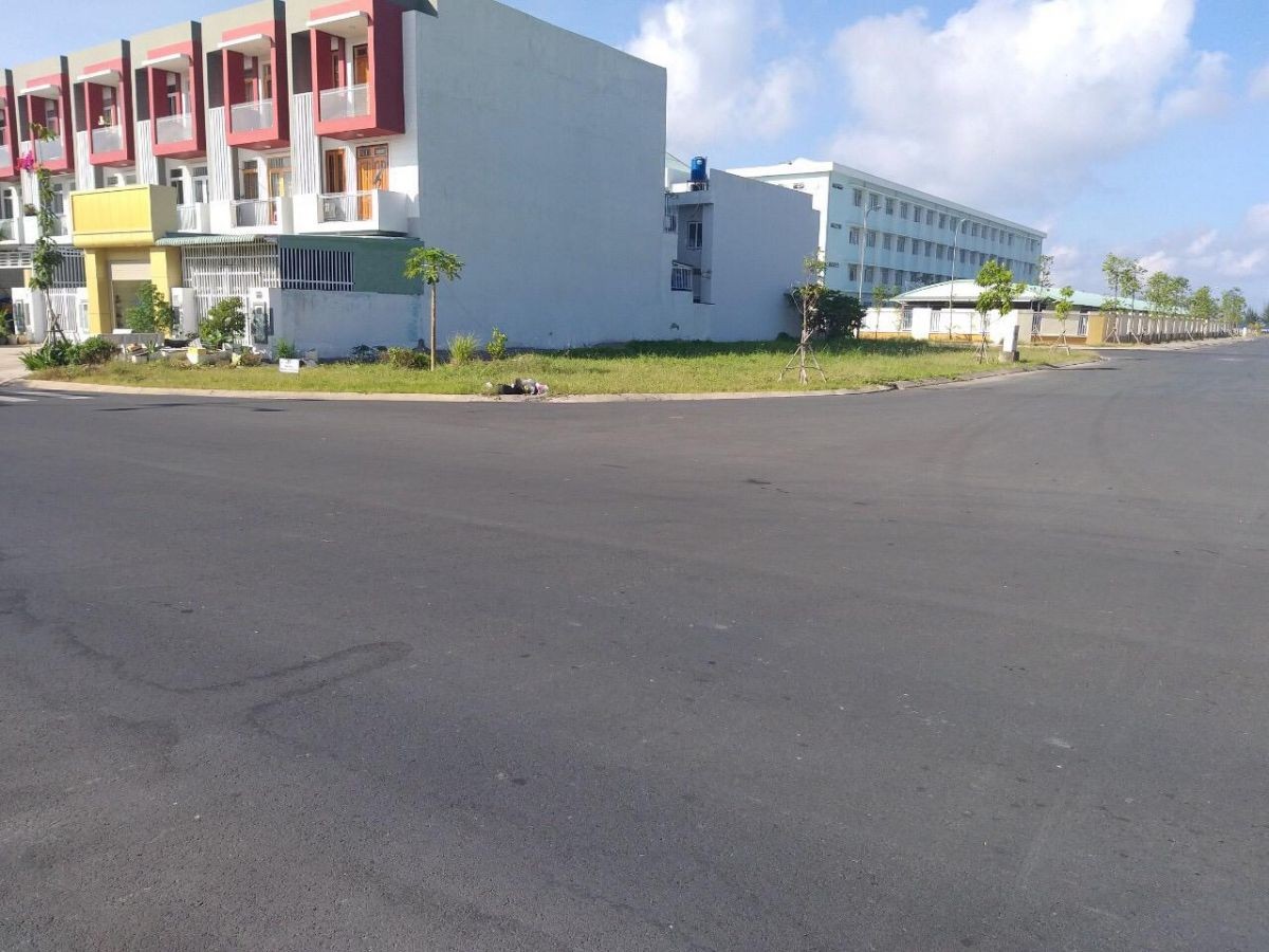 BÁN LÔ GÓC 3 MẶT TIỀN ĐƯỜNG 3/2, TRẦN BẠCH ĐẰNG, NGÔ VĂN SỞ, AN HÒA, RẠCH GIÁ, KIÊN GIANG, 11.75*42, 15 TỶ xxx TR.     (MSNV 07)