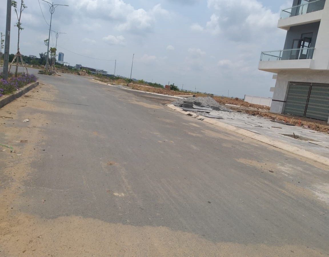 BÁN NHÀ  KHU ĐÔ THỊ TÂY BẮC, 100m2,GIÁ CHÊNH LỆCH 10tr.(MSNV 02)