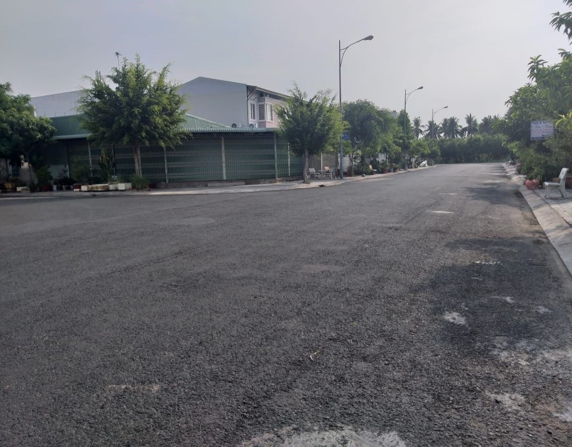 NHÀ BÁN HOẶC CHO THUÊ KHU ĐÔ THỊ PHÚ CƯỜNG, AN HÒA, RẠCH GIÁ, KIÊN GIANG, BÁN 1 TỶ xxx, 4,5X15,5 M (MSNV02)