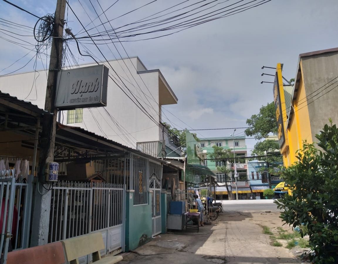 Nhà giấy tờ đầy đủ, hẻm rộng 4,5m, yên tĩnh, an ninh, ô tô vào được, gần trục đường lớn, gần chợ, trường học. (msnv02)