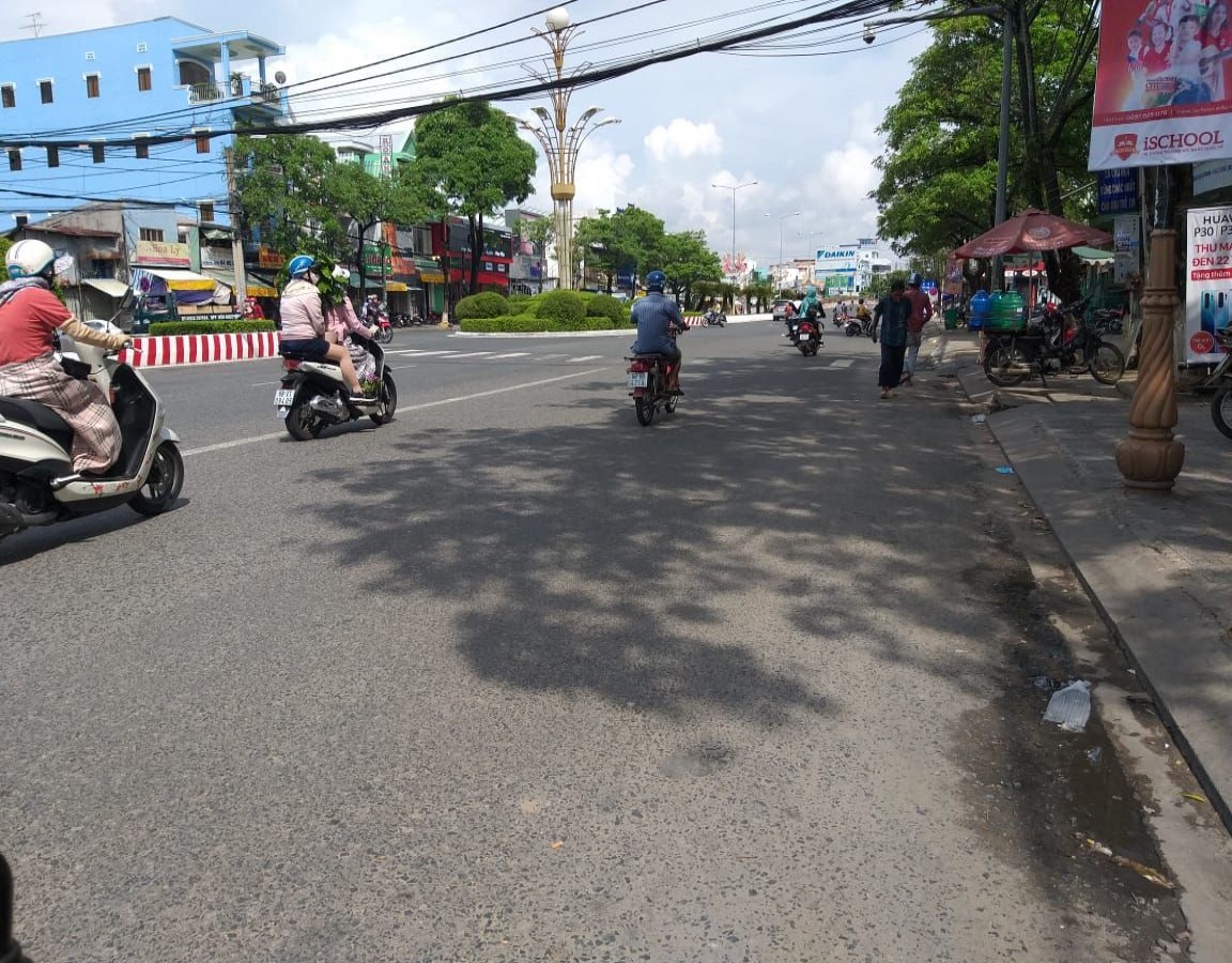 Nhà giấy tờ đầy đủ, hẻm rộng 4,5m, yên tĩnh, an ninh, ô tô vào được, gần trục đường lớn, gần chợ, trường học. (msnv02)