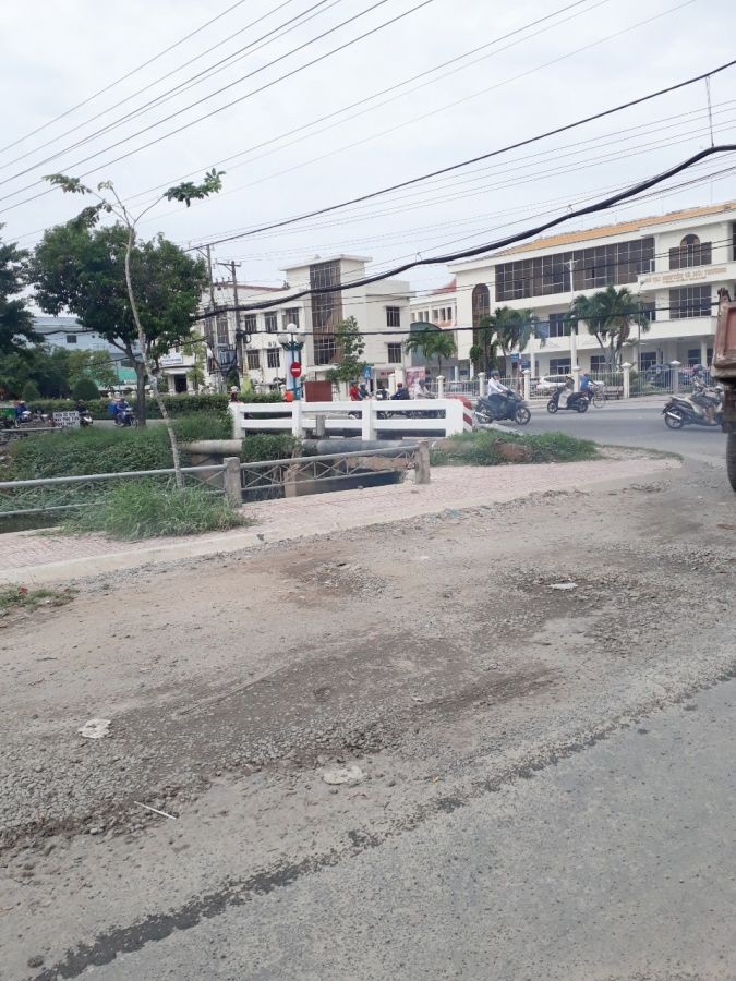 Cần Bán Gấp Căn Nhà Cấp 3  Mặt Tiền Đường Trương Định ( Cách Đường Chính NTT Khoảng 500m , 252,7m2.