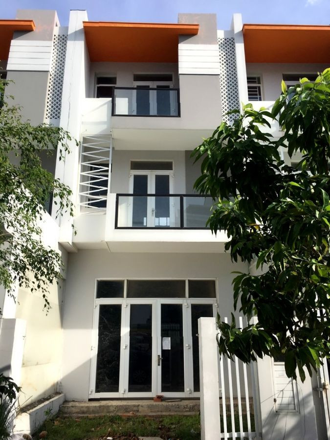 Cần bán căn nhà thô khu đô thị Phú Cường Rạch Giá Kiên Giang hoàn thiện mặt ngoài - Đối diện khu shophouse.
