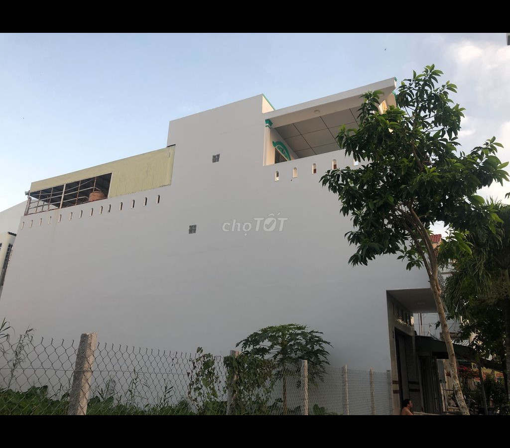 Cần bán nhà mặt tiền Phạm Hùng