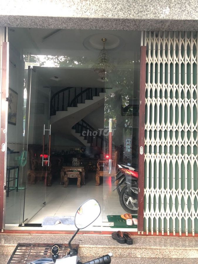 Cần bán nhà mặt tiền Phạm Hùng
