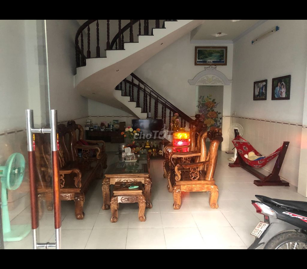 Cần bán nhà mặt tiền Phạm Hùng