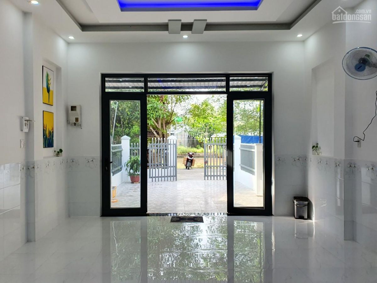 Bán nhà mặt tiền đường Hai Bà Trưng, gần chợ 30/4.