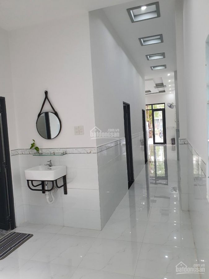 Bán nhà mặt tiền đường Hai Bà Trưng, gần chợ 30/4.