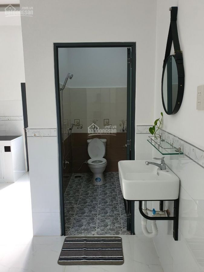 Bán nhà mặt tiền đường Hai Bà Trưng, gần chợ 30/4.