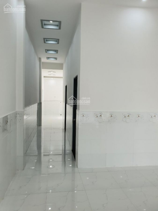 Bán nhà mặt tiền đường Hai Bà Trưng, gần chợ 30/4.