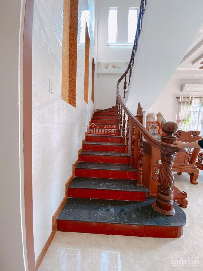 Cần bán biệt thự mặt tiền đường Ngô Thời Nhiệm
