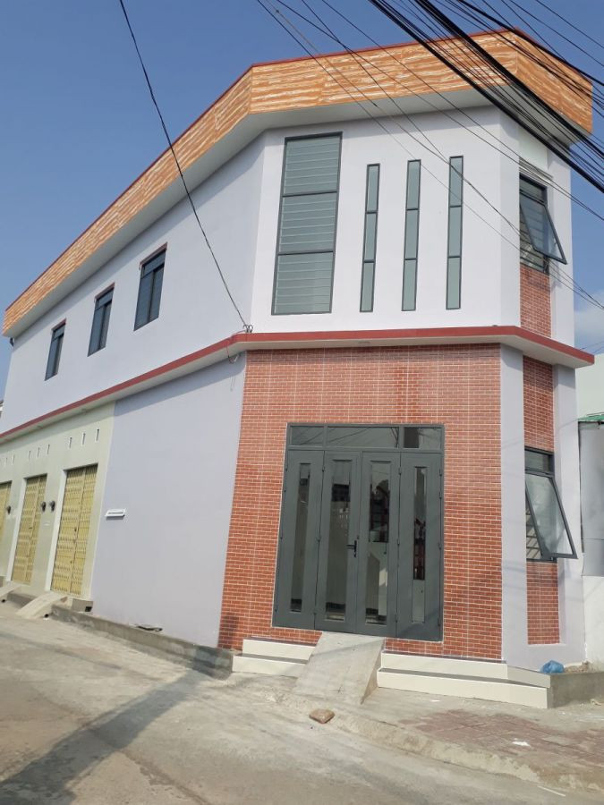 Nhà 1 trệt 1 lầu lô góc cách khu bệnh viện đa khoa Kiên Giang mới 2 phút đi xe