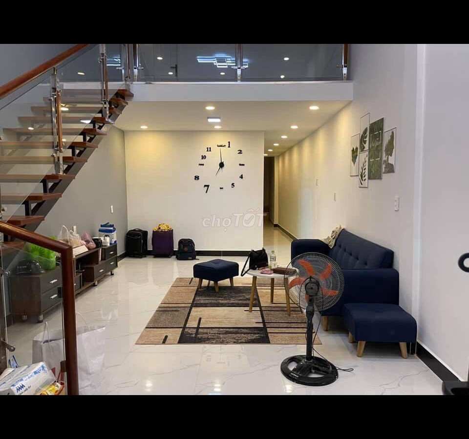 Bán nhà đầy đủ tiện nghi vào ở liền, hẻm Nguyễn An Ninh Rạch Giá vào hẻm chỉ 20m, cách Nguyễn Trung Trực 50m, thuận tiện đi lại.