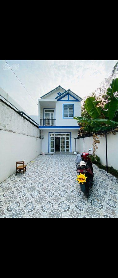 Nhà hoàn thiện đẹp có sân rộng thoải mái đậu xe oto nhánh Huỳnh Tấn Phát