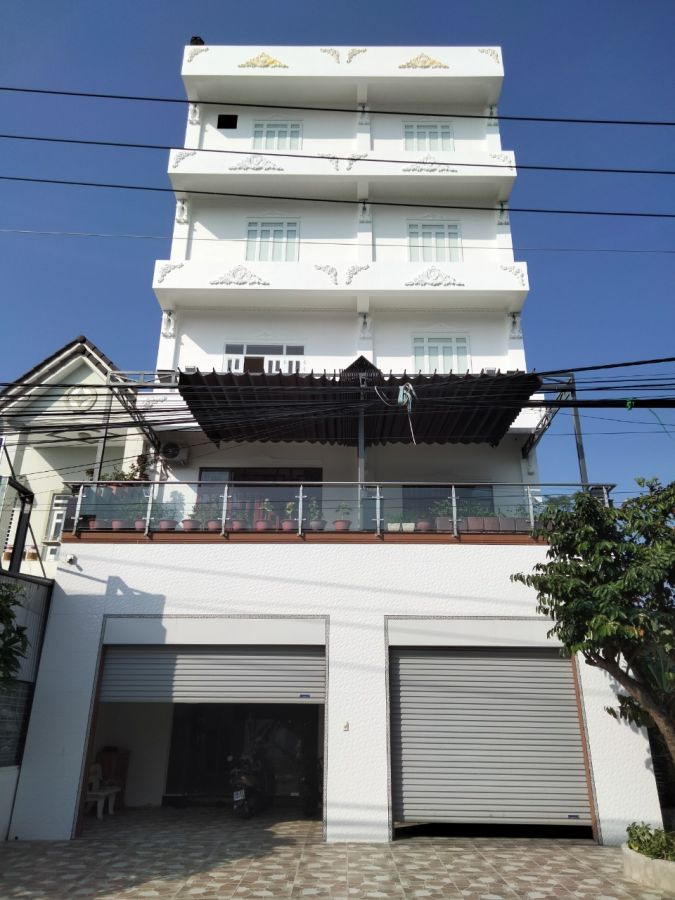 Nhà cao tầng lô h6 căn 11-12 đường Phạm Hùng