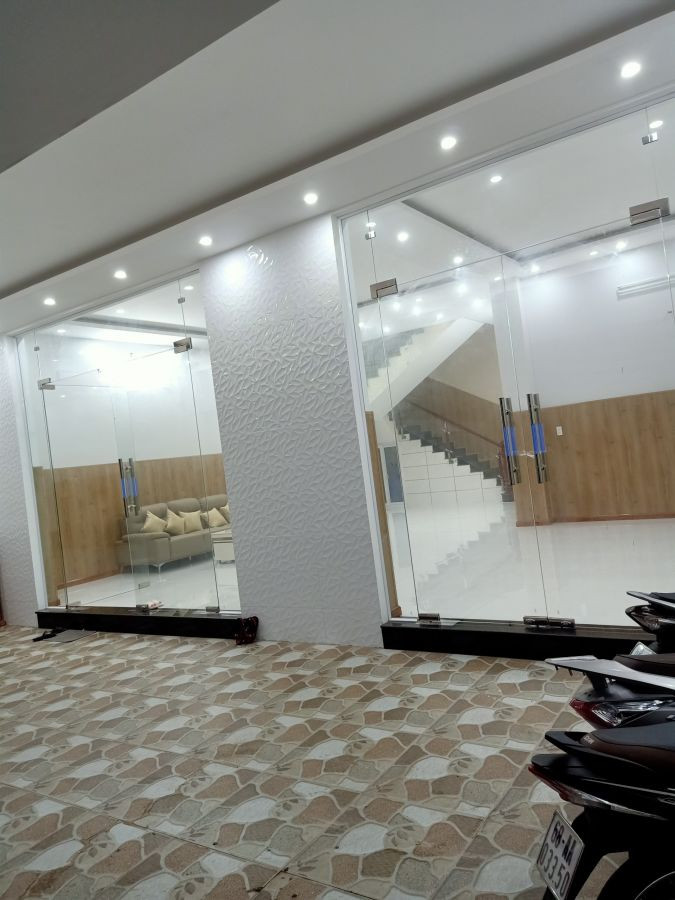 Nhà cao tầng lô h6 căn 11-12 đường Phạm Hùng