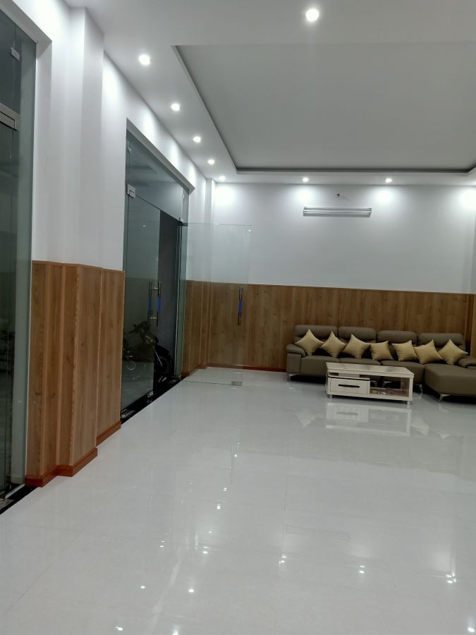 Nhà cao tầng lô h6 căn 11-12 đường Phạm Hùng