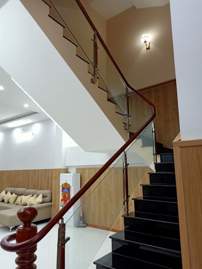 Nhà cao tầng lô h6 căn 11-12 đường Phạm Hùng