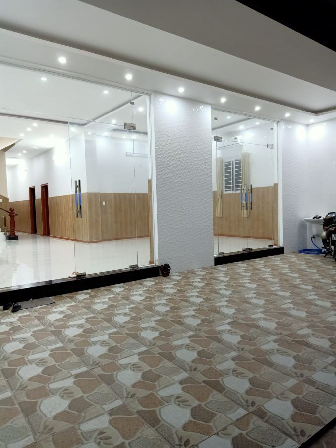 Nhà cao tầng lô h6 căn 11-12 đường Phạm Hùng