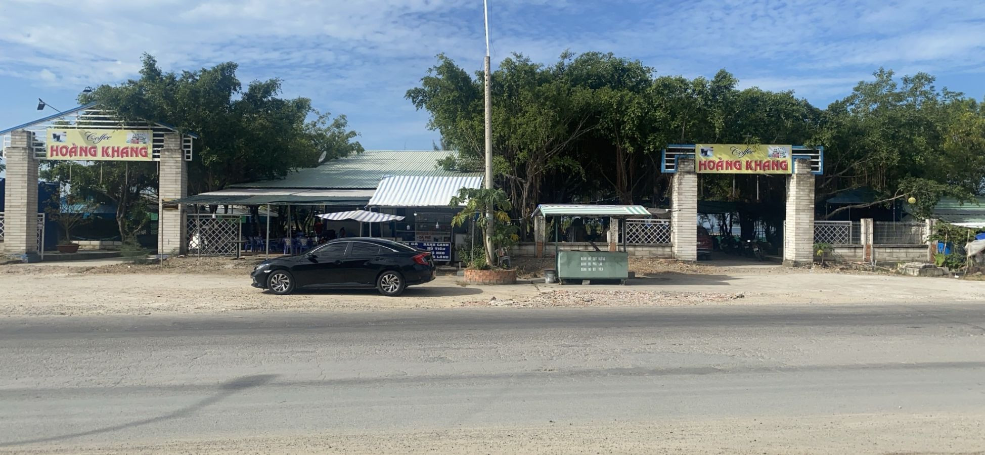 Cafe Sân Vườn Nguyễn Phúc Chu, Trung tâm thành phố Hà Tiên, Kiên Giang