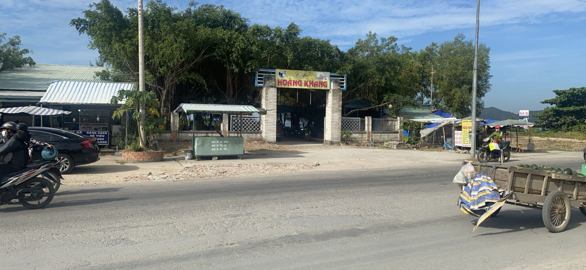 Cafe Sân Vườn Nguyễn Phúc Chu, Trung tâm thành phố Hà Tiên, Kiên Giang