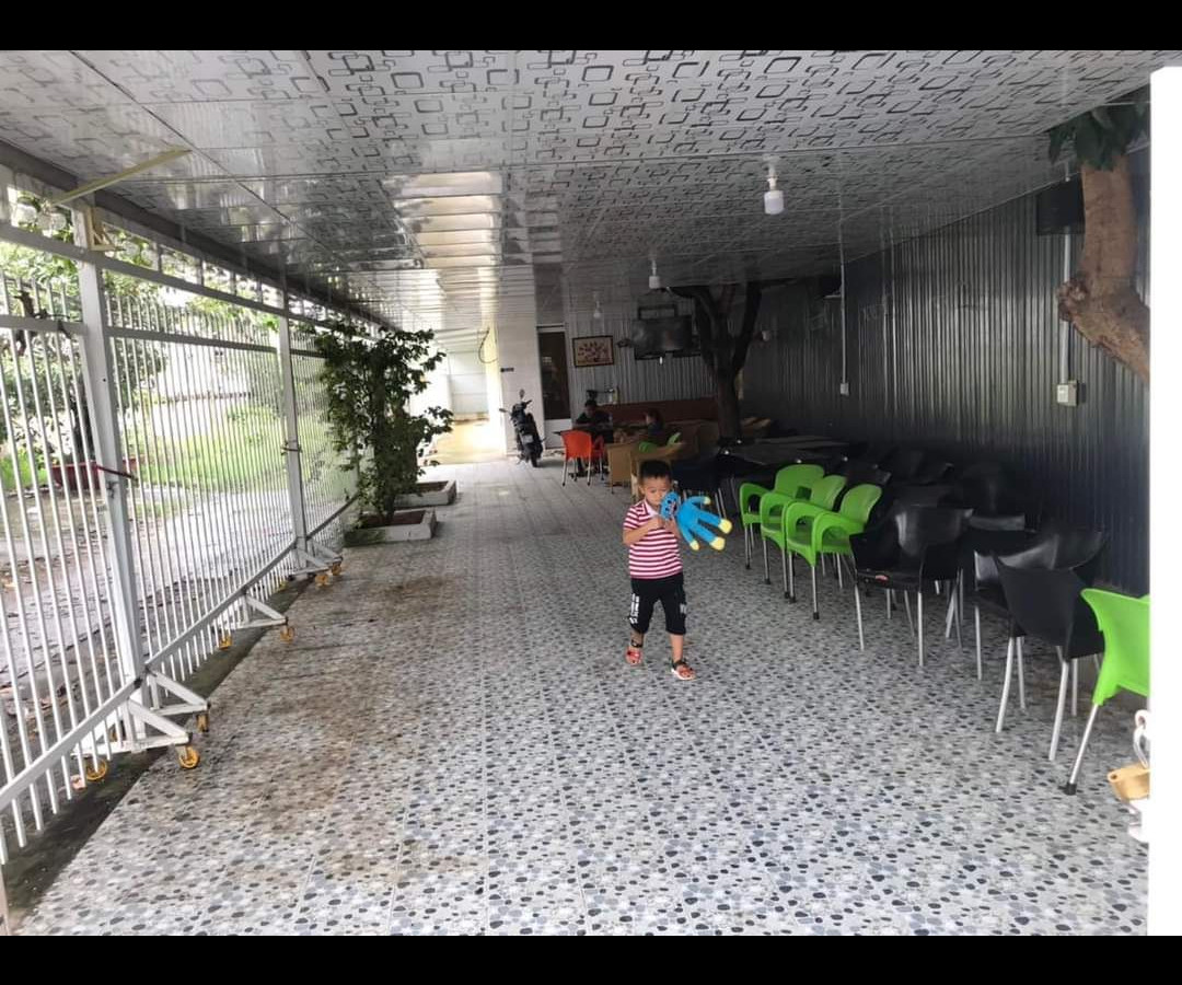 Bán căn nhà chính chủ ngay lô gốc phạm ngọc thạch giao với Đông Hồ .