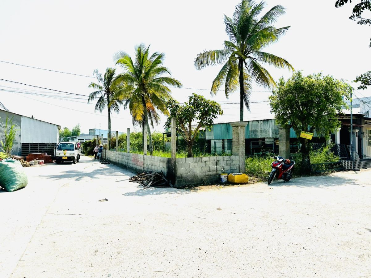 CẦN BÁN LÔ GÓC HẺM 889 ĐƯỜNG NGUYỄN TRUNG TRỰC