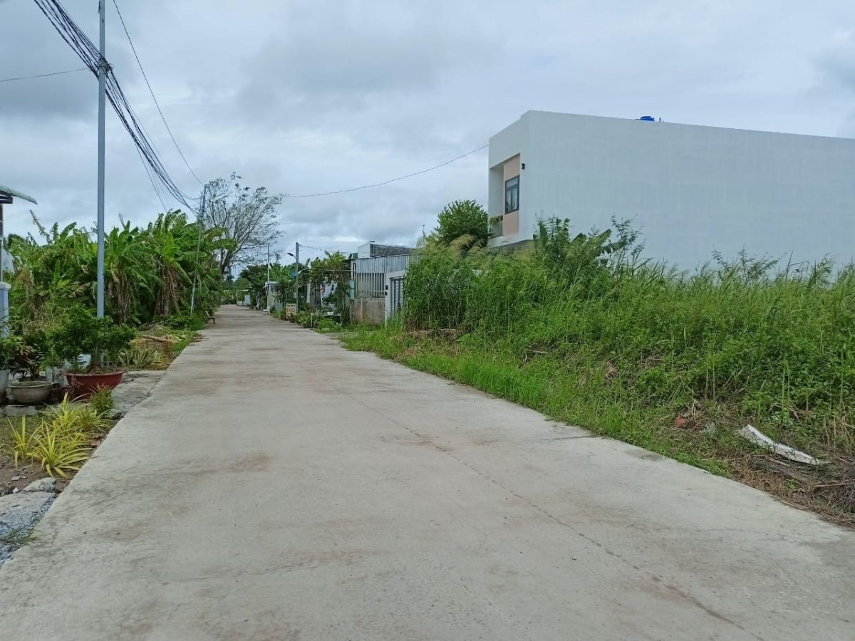 Nền hẻm 139 Trương Định, P. An Bình, TP. Rạch Giá, Kiên Giang.