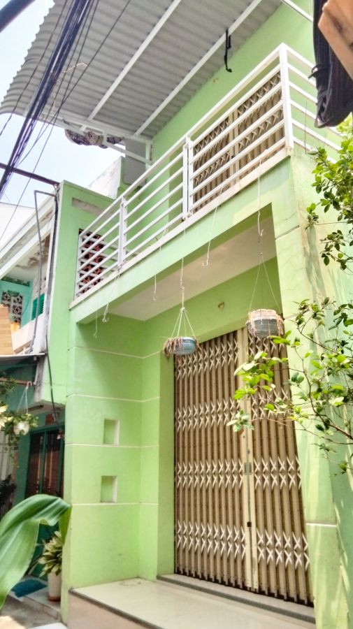 Nhà bến tàu PQ