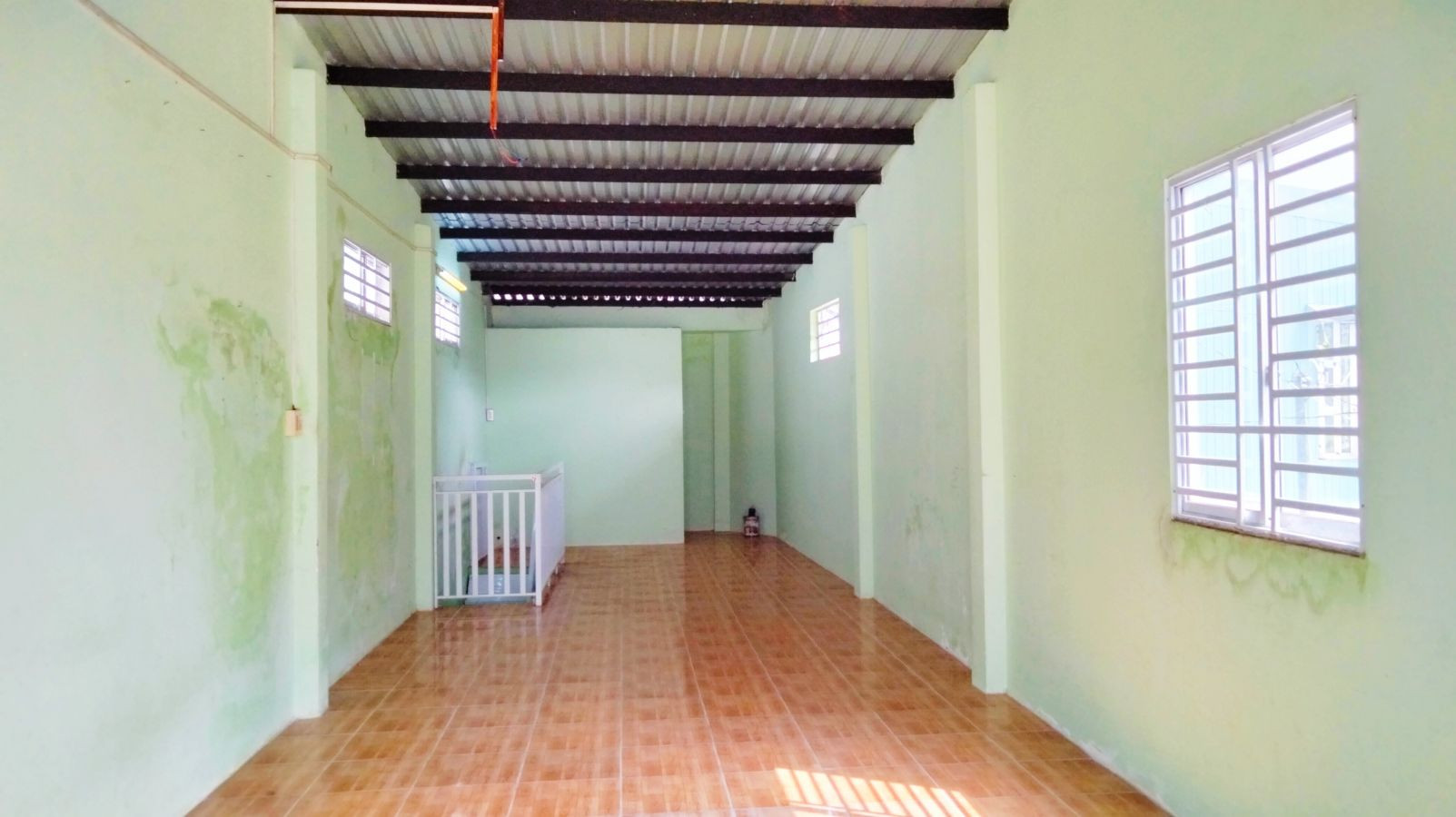 Nhà bến tàu PQ